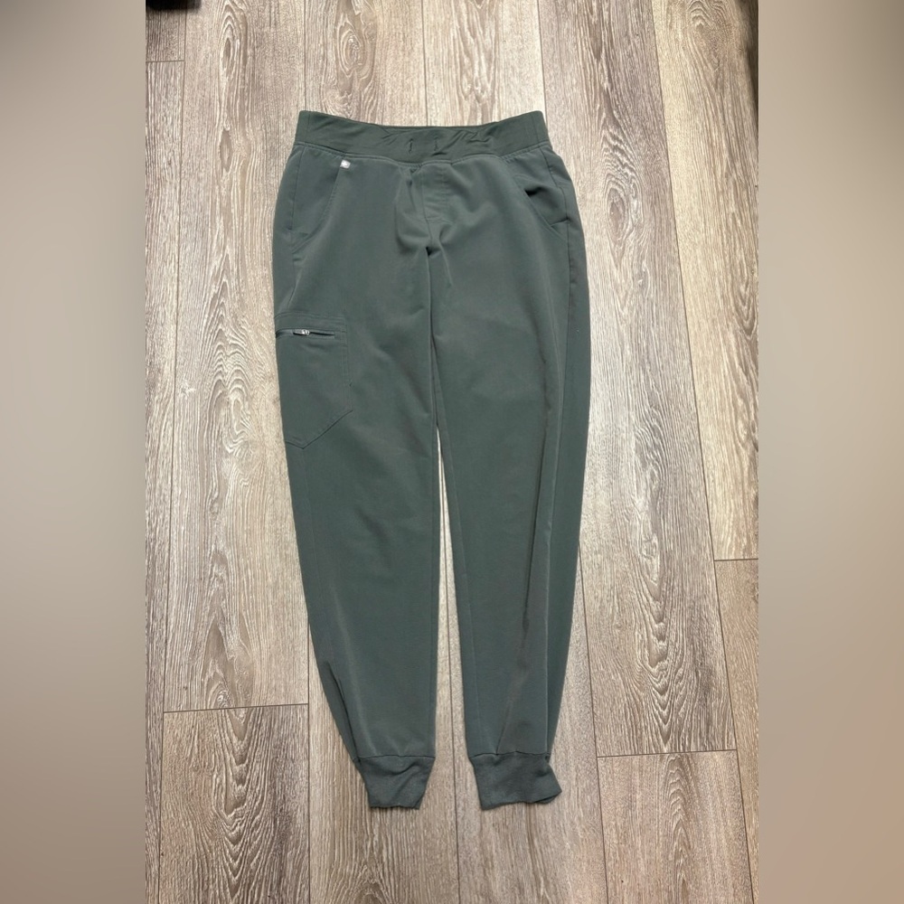 Figs  Green Cargo scrubs